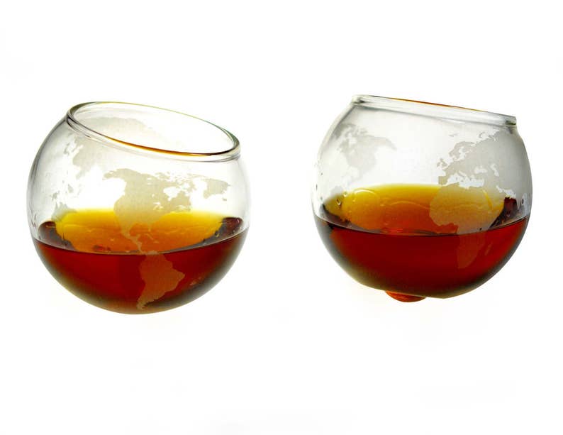 Bourbon Glasses, Etched Globe Rocking Design (Set of Two) Rocks Glasses, Scotch Glasses, Etched Whiskey Glass Set - Valentines Day Gift bild 2