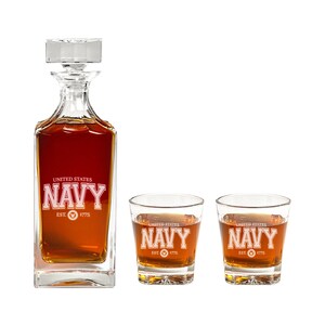 United States Navy Decanter Set - Personalized Whiskey Decanter Present- Custom Engraved Father&#39;s Day Gift for Dad / Husband Retired Veteran