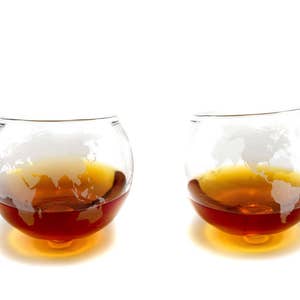 Bourbon Glasses, Etched Globe Rocking Design (Set of Two) Rocks Glasses, Scotch Glasses, Etched Whiskey Glass Set - Valentines Day Gift bild 6