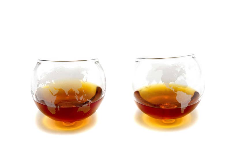 Bourbon Glasses, Etched Globe Rocking Design (Set of Two) Rocks Glasses, Scotch Glasses, Etched Whiskey Glass Set - Valentines Day Gift bild 6