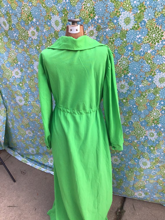 Amazing vibrant green vintage hostess gown - image 6