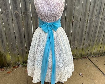 1950s Vintage Lace Prom dress