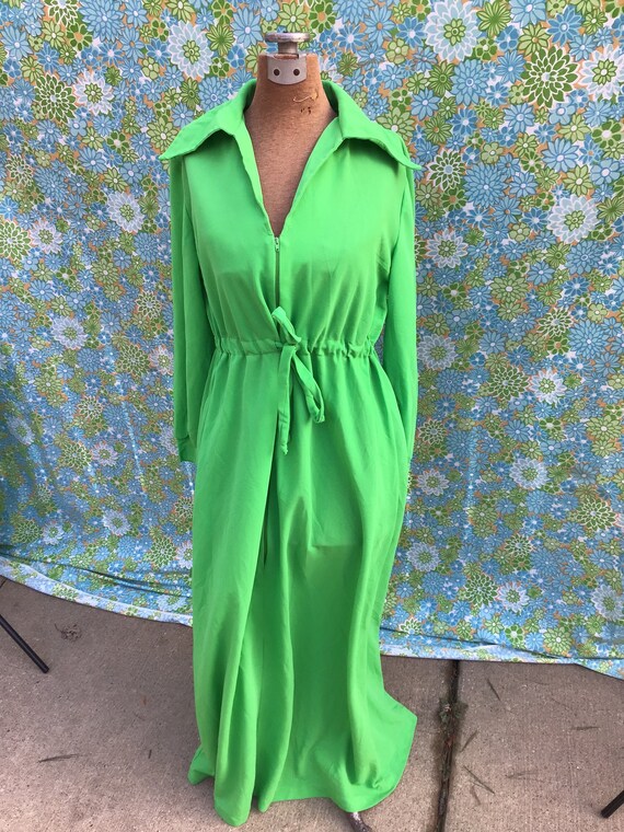 Amazing vibrant green vintage hostess gown - image 4