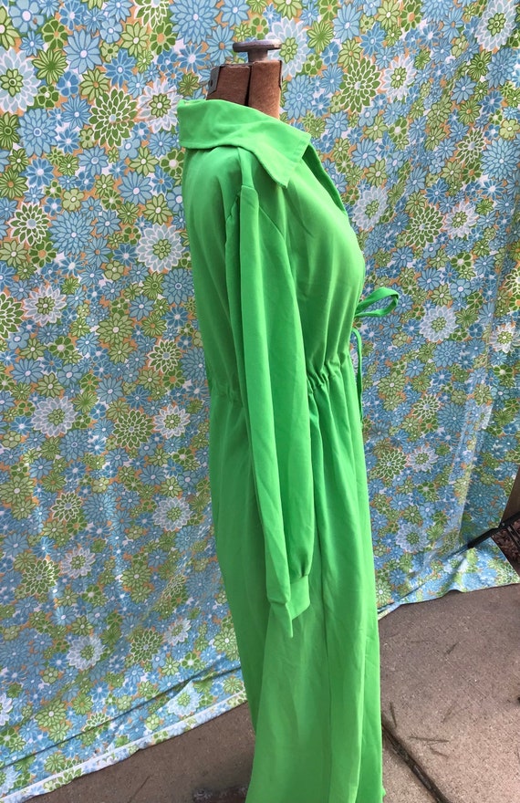 Amazing vibrant green vintage hostess gown - image 5