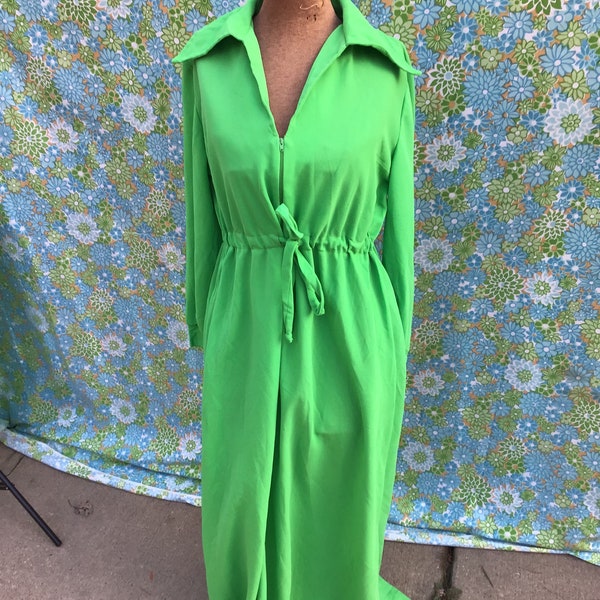 Amazing vibrant green vintage hostess gown