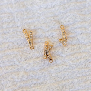 Dije conector de letra inicial, pavé de circonita cúbica blanca, dijes conectores de joyería permanentes chapados en oro, conector de letra, ORO CN49