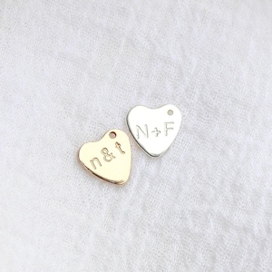 Pingente de coração com texto personalizado de 10 x 11 mm, ouro 14k preenchido, prata esterlina, calibre 20, pingente de estampagem, pingente de gravação, pingentes personalizados CH196