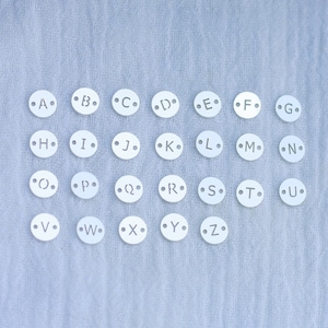 Conector de letras de plata esterlina, conectores de iniciales, dijes de letras, joyería permanente, fabricación de joyas, dijes al por mayor, CN196 PLATA