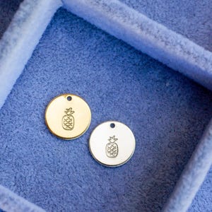 12.7mm pineapple pendant, pineapple necklace charm, pineapple charm bulk wholesale, pineapple disc pendant bulk, CH139