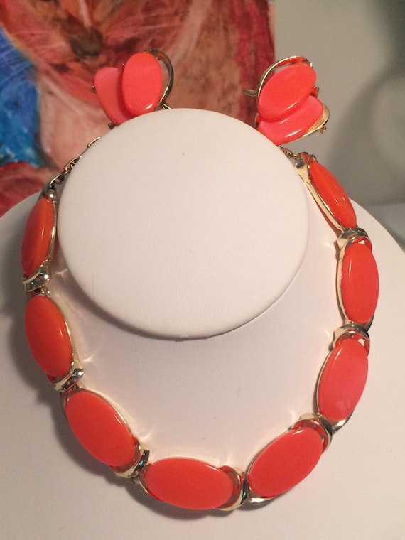Lisner Coral Lucite Necklace