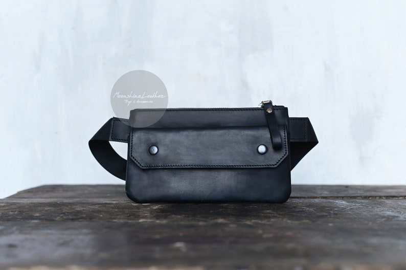 small bag around waist