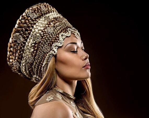 BLONDE BRAIDED HAT