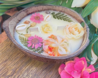 GARDENIA•Made in MAUI•Best floral scent•Real Coconut shell candle•Natural Coconut wax  Candle•Wooden wick•Hand poured•Tropical flower candle