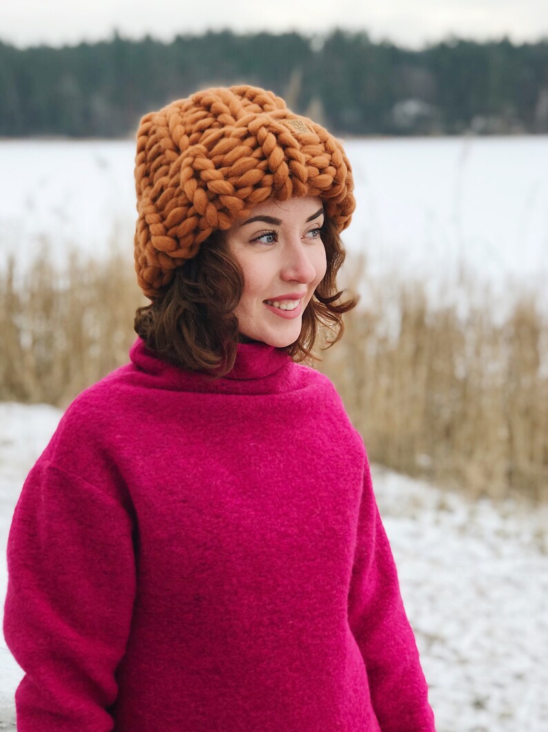 thin wooly hat