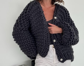 Oversized Grobstrick Cardigan, Kuschelige handgemachte Wolljacke