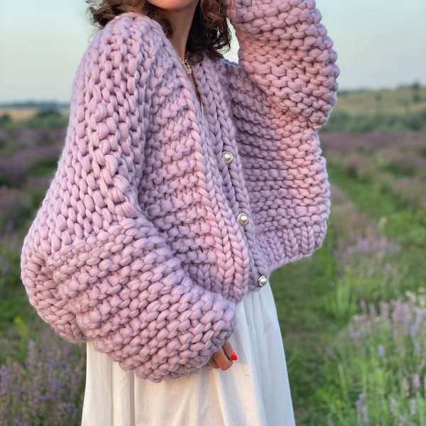 Digitales Strickmuster für übergroße, grob gestrickte Strickjacke mit Ballonärmeln