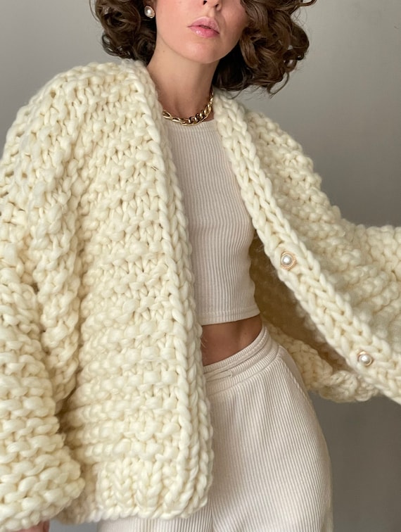【DISCERNMENT】Over Balloon PK Collar Knit Oversized Chunky Knit Cardigan Sweater With Balloon Sleeves