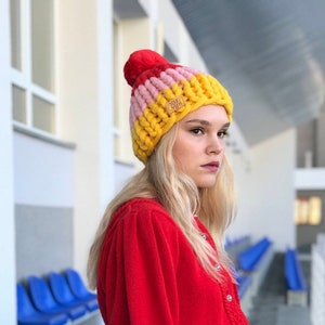 Women&#39;s wool knit hat, Knit Beanie, Big yarn Knit Womens Winter Hat with Pom Pom, Merinowool, Handmade.
