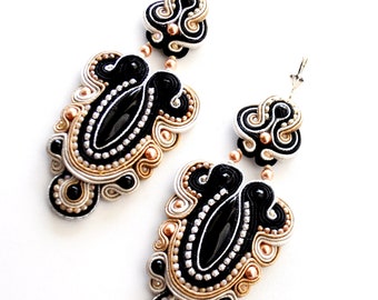 Orecchini soutache CHIC nero _ Orecchini soutache _ Orecchini unici nei toni del beige, écru, nero e oro _ MOJAMAJA