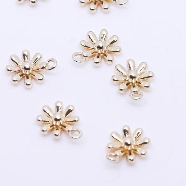 4 pcs Gold Little Tiny daisy Charm, 7mm, Daisy Charm, Gold Daisy Charm, 6-7mm, 4 pc to 10 pcs, WHOLESALE