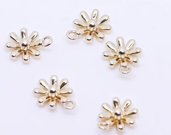 4 pcs Gold Little Tiny daisy Charm, 7mm, Daisy Charm, Gold Daisy Charm, 6-7mm, 4 pc to 10 pcs, WHOLESALE