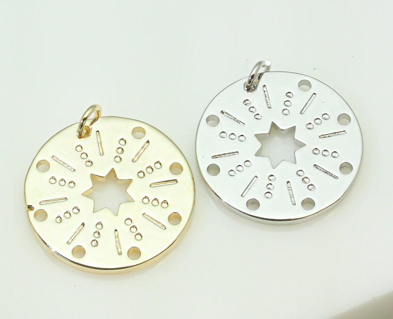 29pcs Antiqued Silver Alloy Gold See Star Round Pendant Charms 22*19*2mm 50080 29pcs Antiqued Silver Alloy Gold See Star Round Pendant Charms 22*19*2mm 50080