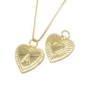 Berloque com letra inicial de coração dourado, berloque com inicial de alfabeto pequeno de dois lados, berloque com monograma para fabricação de joias, CPG2207