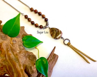 Semiprecious pendant & leather necklace