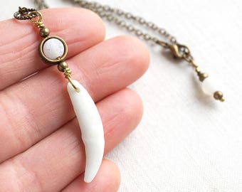 ON VACATION, Dainty Wolf Tooth Necklace Real Wolf Necklace White Frosted Agate Raw Stone Boho Tribal Necklace Natural Stone