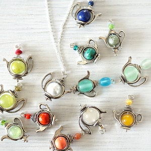 Petite théière de couleur personnalisée petite chaîne en argent sterling Tea party Alice au pays des merveilles Dainty