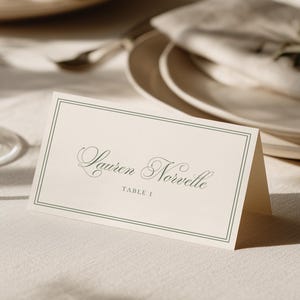 Tarjetas de lugar para bodas, rayas verde salvia, plantilla editable e imprimible de etiquetas de invitados plegables (planas y tipo tienda), elegante tarjeta de lugar, 149