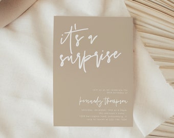 Modello di invito per festa a sorpresa, invito di compleanno moderno, beige minimalista, qualsiasi età, compleanno a sorpresa beige, adulto, modificabile, 41G