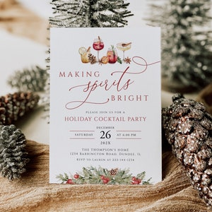 Puede incluir: Una invitación a una fiesta navideña con una ilustración de acuarela de cócteles y el texto "Making Spirits Bright". La invitación detalla una fiesta de cócteles el sábado 26 de diciembre de 202X a las 6:00 PM en The Thompson's Home, 1234 Barrington Road, Dundee, IL. RSVP a Lauren al 222-144-1234.