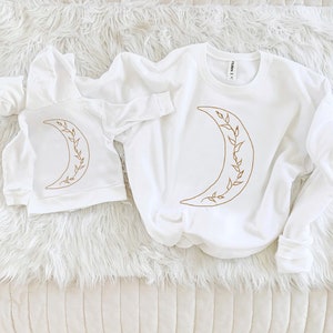 Moon Sweatshirt Set, Matching Neutral Tops, Mommy and Me outfit, Matching Mom & Baby, Gender Neutral Moon Matching Sweatshirts, Celestial imagem 4