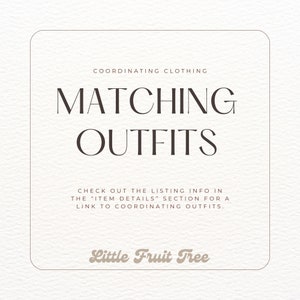 Op de afbeelding: Een wit vierkant met een bruine rand en tekst die luidt: "COORDINATING CLOTHING MATCHING OUTFITS CHECK OUT THE LISTING INFO IN THE "ITEM DETAILS" SECTION FOR A LINK TO COORDINATING OUTFITS. Little Fruit Tree"