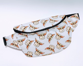 Star Wars Fanny Pack / Bum Bag / Theme Park /  Festival / Mom / Kids / Belt Bag / Waist Bag / R2D2 / Star Wars / Disney