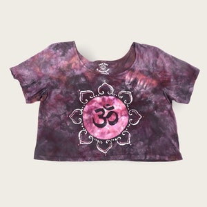 Op bestelling gemaakt - OM-bijgesneden batik-T-shirt met korte mouwen, ice tie-dyed handgemaakt door waxonstudio in Asheville