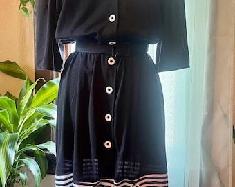 ヴィンテージのブラック＆ホワイトデイドレス：華やかなリボンディテール