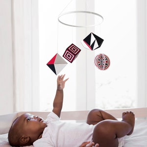 High contrast baby sensory mobile. Montessori mobile for baby&#39;s development. Baby shower gift for newborn