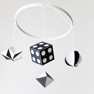 Mobile Munari Montessori Pour Bebe Noir Et Blanc Pour Le Etsy Mobile Munari Montessori Pour Bebe Noir Et Blanc Pour Le Etsy
