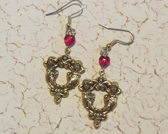 Boucles d'oreilles angelots cupidon plaqué or ou argent mat boeuf amour romance coeurs architecturaux noirs ou rouges Saint-Valentin EG394B/EG393R/ES363