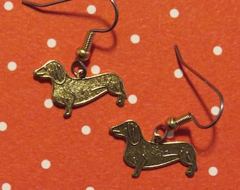 Orecchini a forma di bassotto - Orecchini a cerchio in argento riempiti in oro 14 carati, regalo per gli amanti dei cani /WIRE - Italia