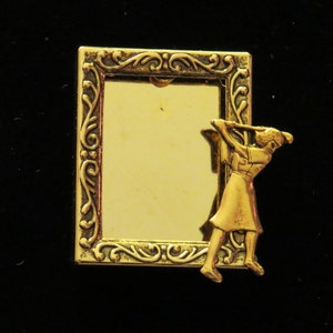 Golfer Female Photo Frame Pin Brooch Golf 24 Karat Gold Plate Golfing Woman Golf Clubs Bag Golf Pin Golf Jewelry Gift PG165