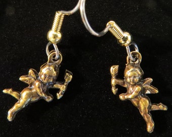Cherub Cupido Pendientes pequeños anticuados latón ángel San Valentín amor Romance EG506