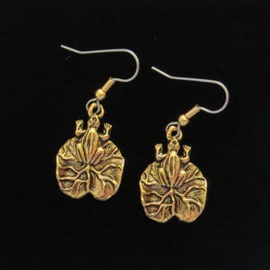 Frog on Lily Pad Earringsl 24 Karat Gold Plate Frogs Lily Pads Toad Water Lily EG569