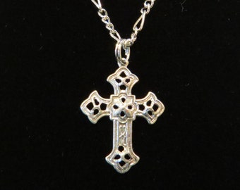 Cross Necklace Silver Plate Christian Delicate Details Sterling Silver Plate 18&quot; Figaro Chain NS033