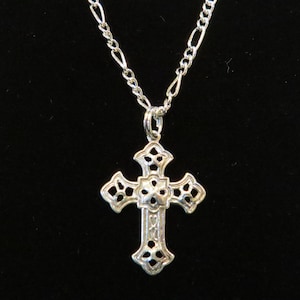 Cross Necklace Silver Plate Christian Delicate Details Sterling Silver Plate 18&quot; Figaro Chain NS033
