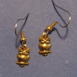 Eule Ohrringe 24 Karat Gold Plate oder Oxidiertes Matt Silber Tiny Wise Hoot Schleiereulen Geschenk EG362 / ES331