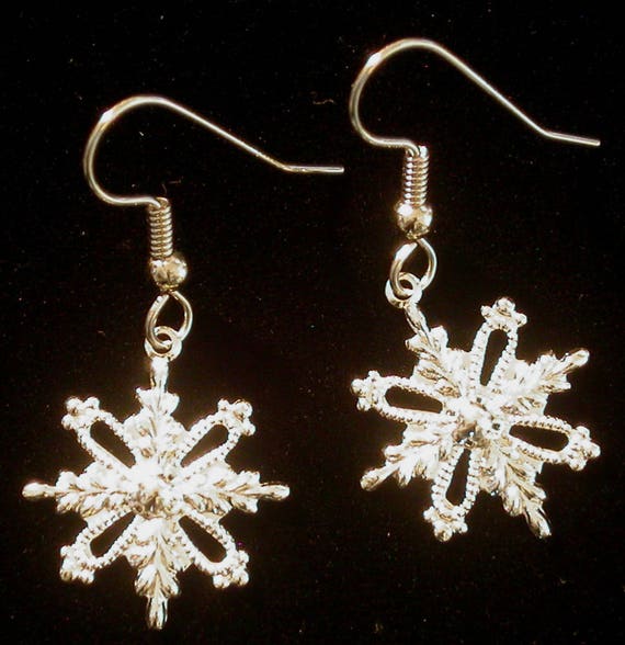 A Wonderland of Snow Earrings A Wonderland of Snow Earrings