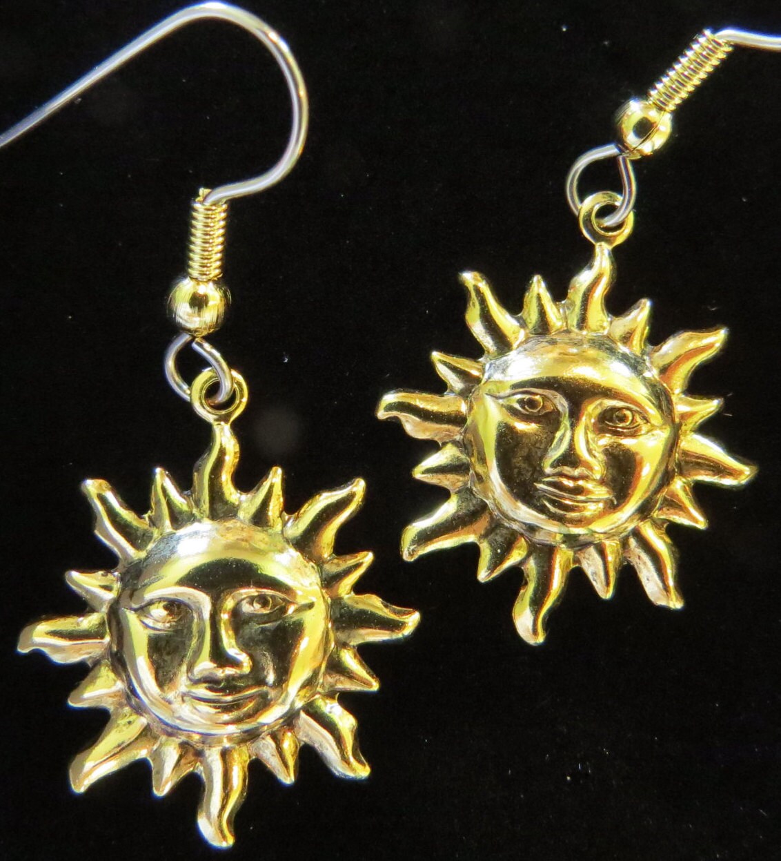Red sun piercing earrings